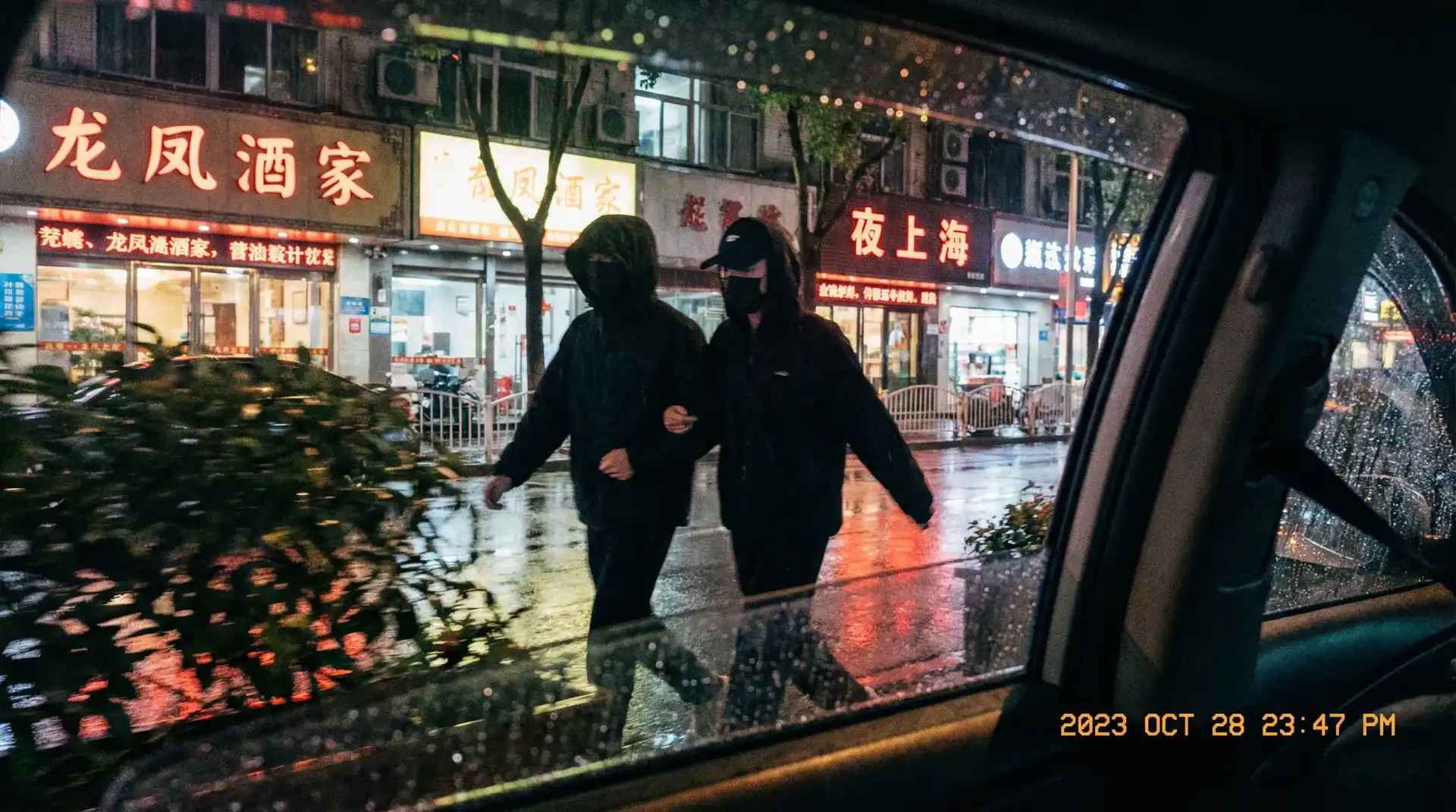 白袜体育生 - 顶流明星深夜密会现场抓拍照片